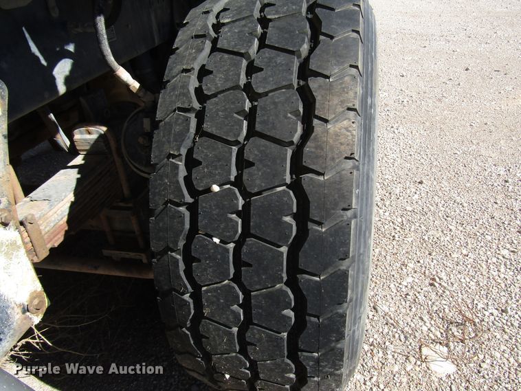 image for item DG6709 2007 Peterbilt 357 winch truck