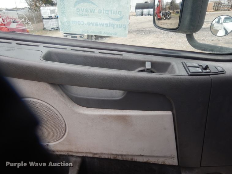 image for item DH2261 2012 Volvo VN semi truck