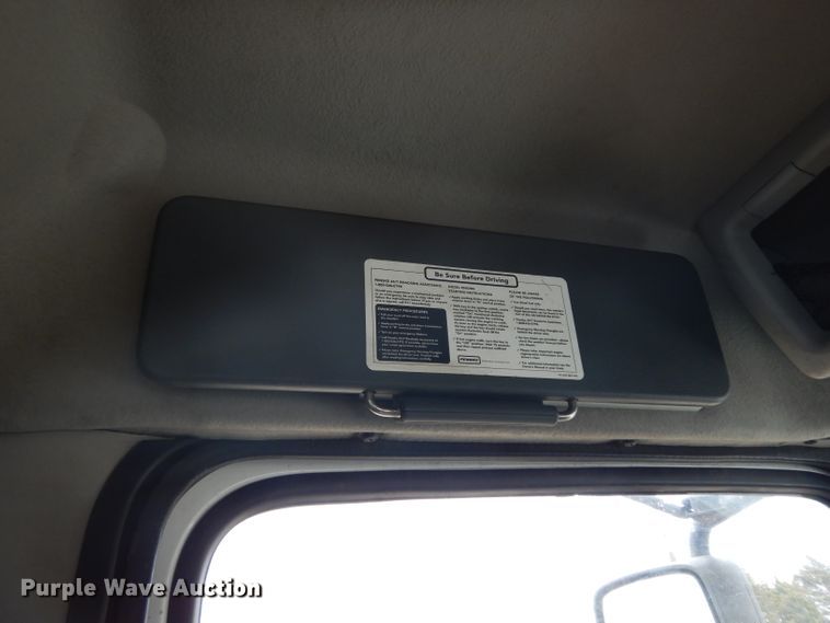 image for item DH2261 2012 Volvo VN semi truck