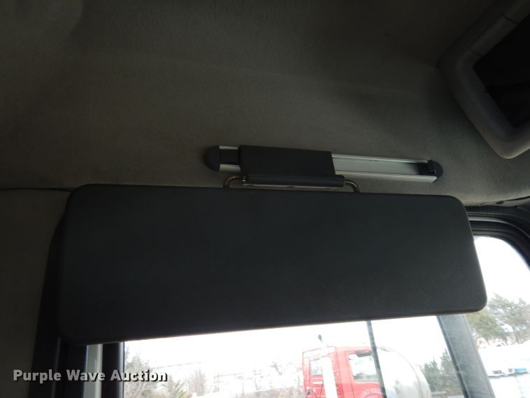 image for item DH2261 2012 Volvo VN semi truck