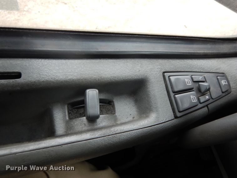 image for item DH2261 2012 Volvo VN semi truck