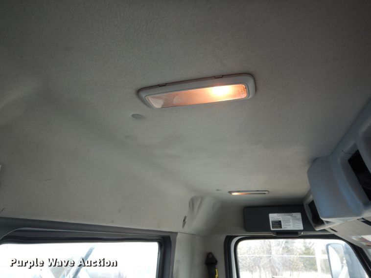 image for item DH2261 2012 Volvo VN semi truck