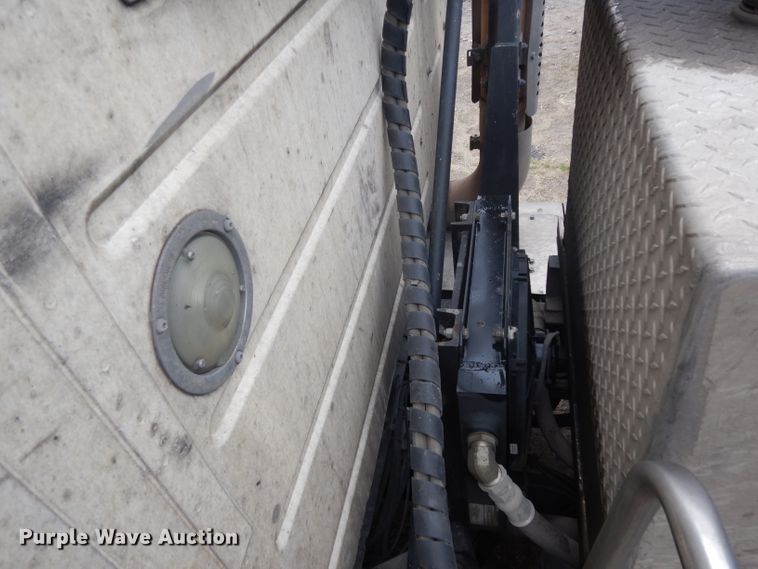 image for item DH2261 2012 Volvo VN semi truck