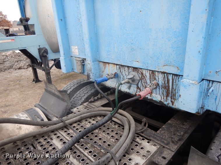 image for item DH2261 2012 Volvo VN semi truck