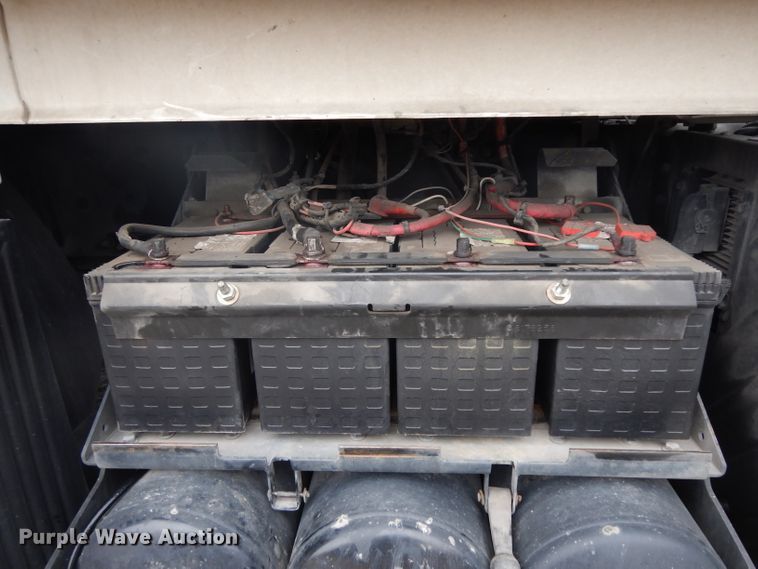 image for item DH2261 2012 Volvo VN semi truck