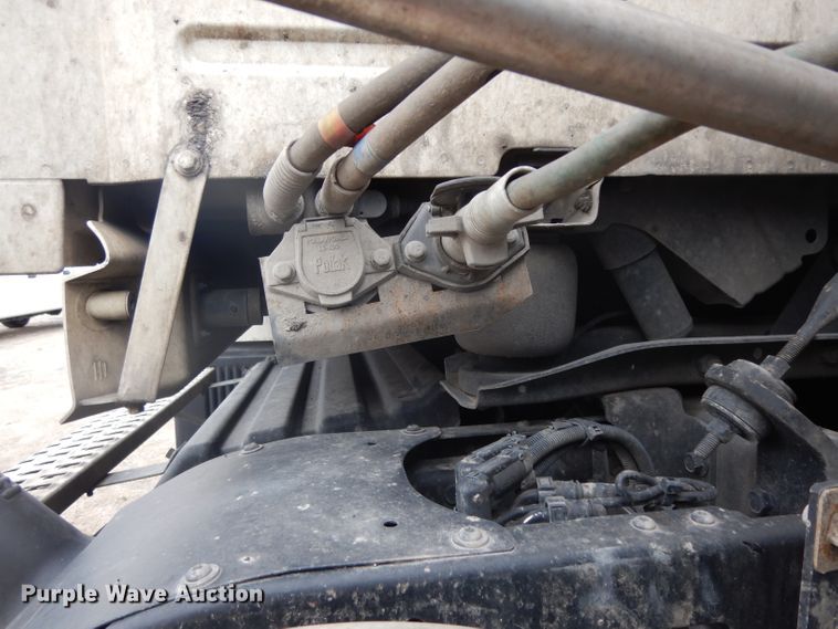 image for item DH2261 2012 Volvo VN semi truck