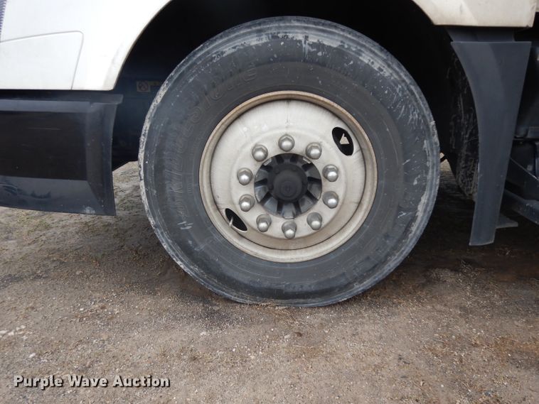 image for item DH2261 2012 Volvo VN semi truck