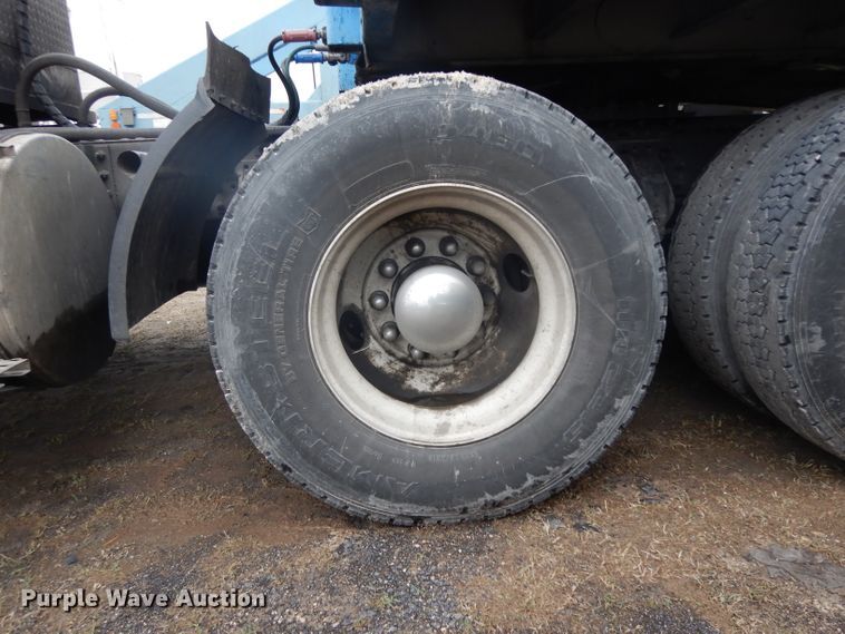 image for item DH2261 2012 Volvo VN semi truck