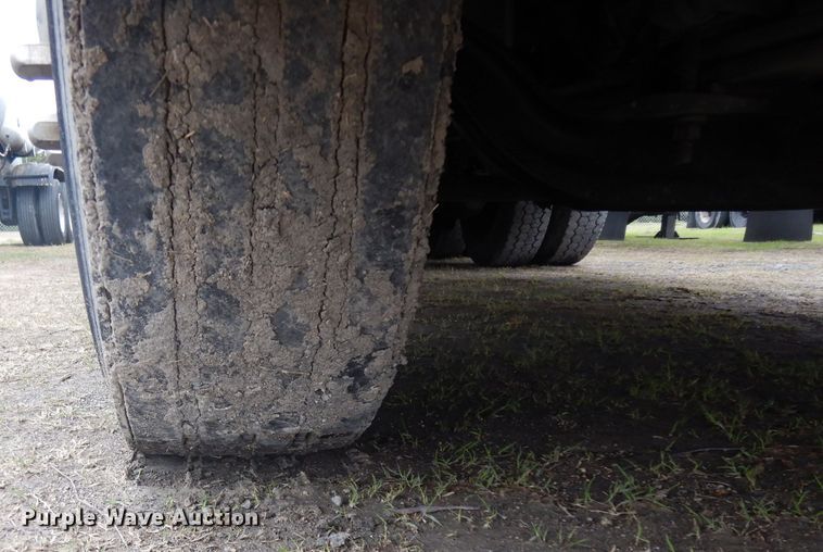 image for item DH2261 2012 Volvo VN semi truck