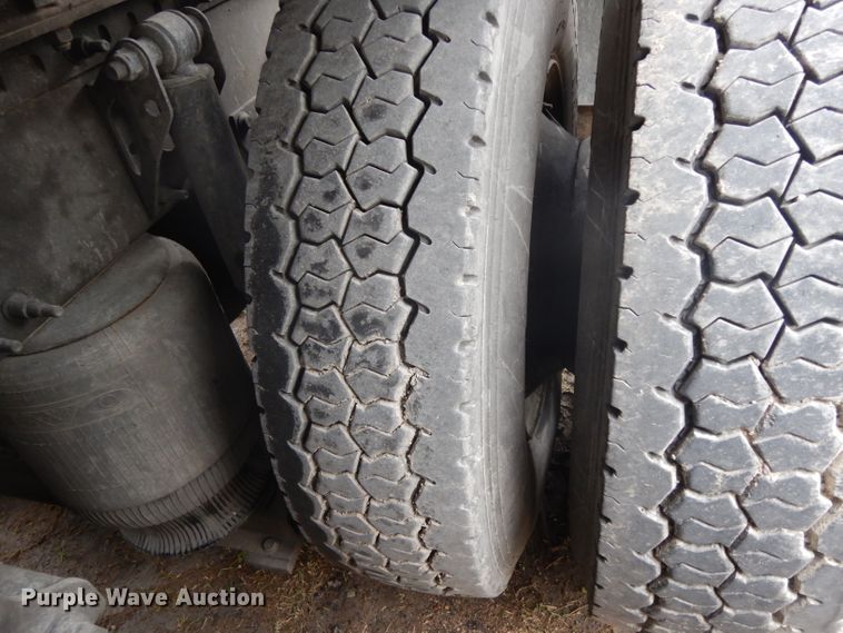 image for item DH2261 2012 Volvo VN semi truck