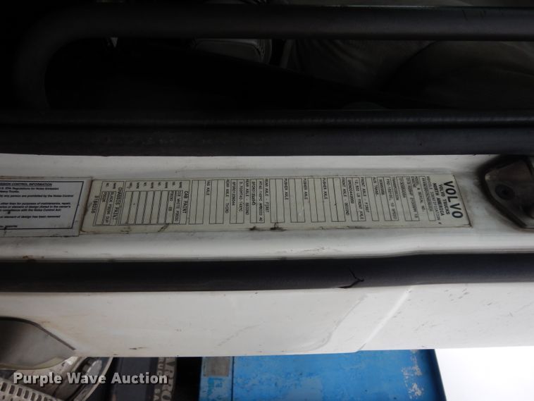 image for item DH2261 2012 Volvo VN semi truck