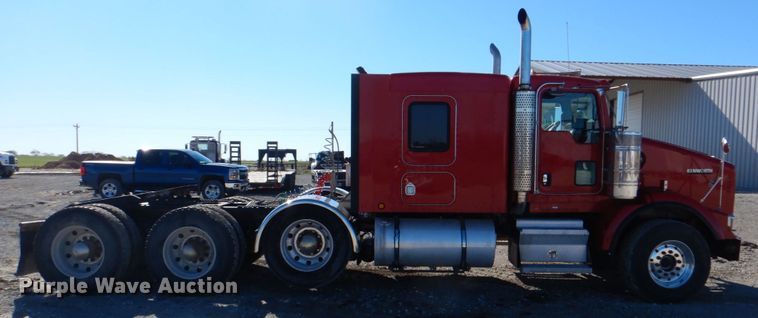 image for item DH5298 2007 Kenworth T800 semi truck