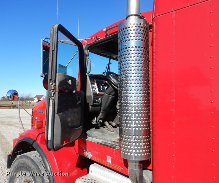 image for item DH5298 2007 Kenworth T800 semi truck