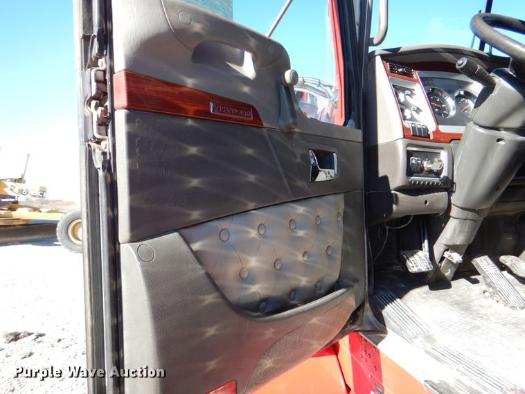 image for item DH5298 2007 Kenworth T800 semi truck