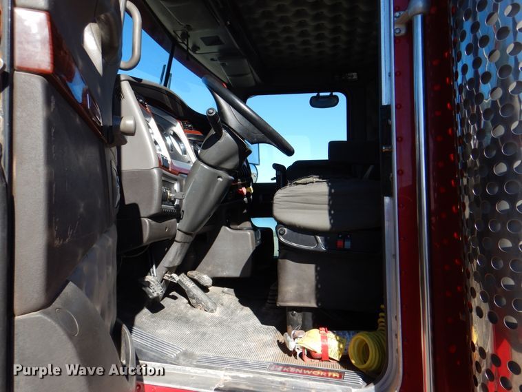 image for item DH5298 2007 Kenworth T800 semi truck