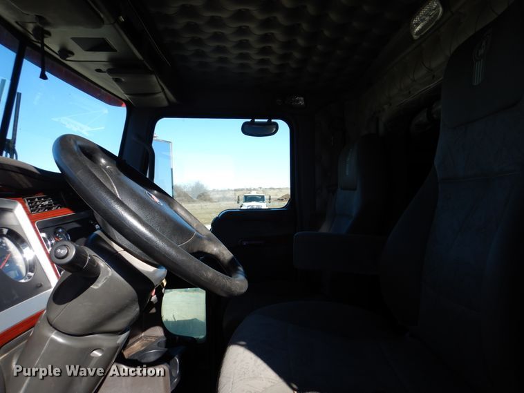 image for item DH5298 2007 Kenworth T800 semi truck