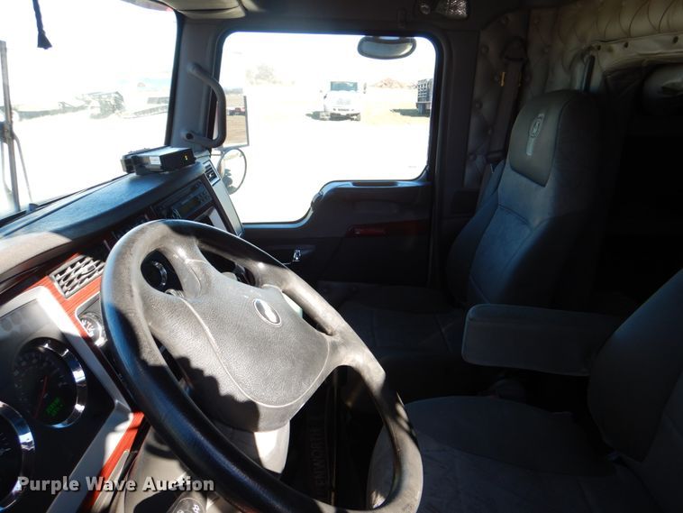 image for item DH5298 2007 Kenworth T800 semi truck