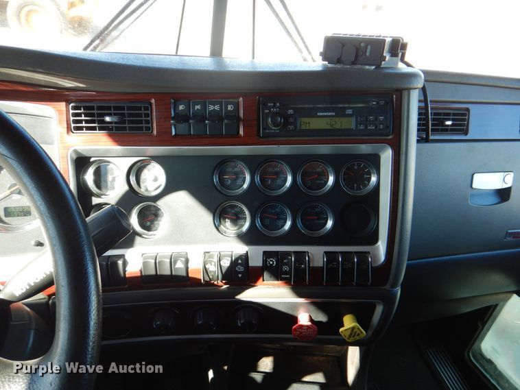 image for item DH5298 2007 Kenworth T800 semi truck