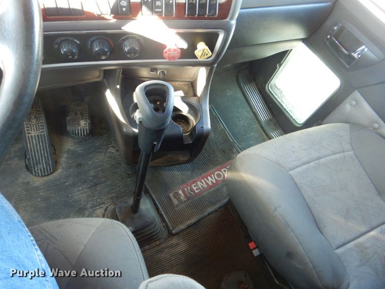 image for item DH5298 2007 Kenworth T800 semi truck