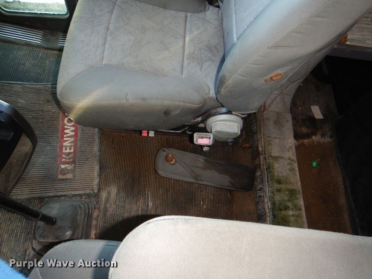 image for item DH5298 2007 Kenworth T800 semi truck