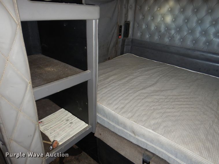 image for item DH5298 2007 Kenworth T800 semi truck