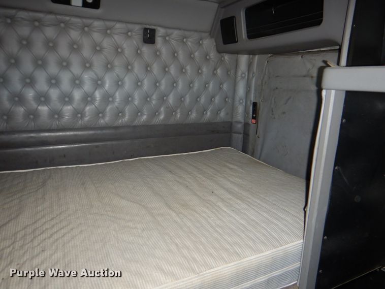 image for item DH5298 2007 Kenworth T800 semi truck