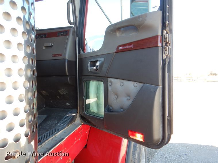 image for item DH5298 2007 Kenworth T800 semi truck