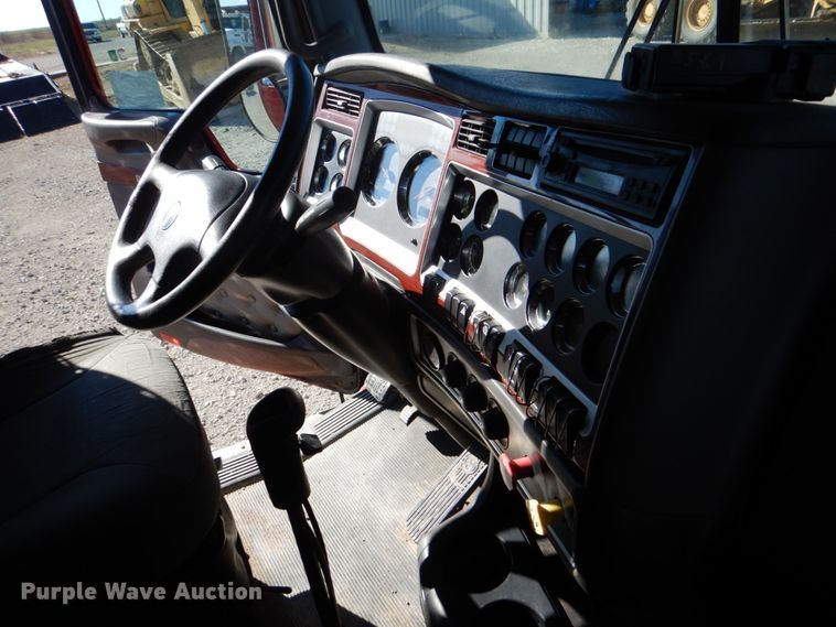 image for item DH5298 2007 Kenworth T800 semi truck