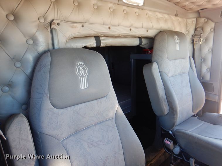 image for item DH5298 2007 Kenworth T800 semi truck