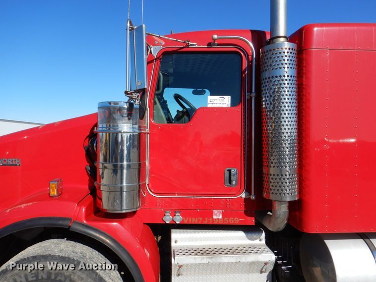 image for item DH5298 2007 Kenworth T800 semi truck