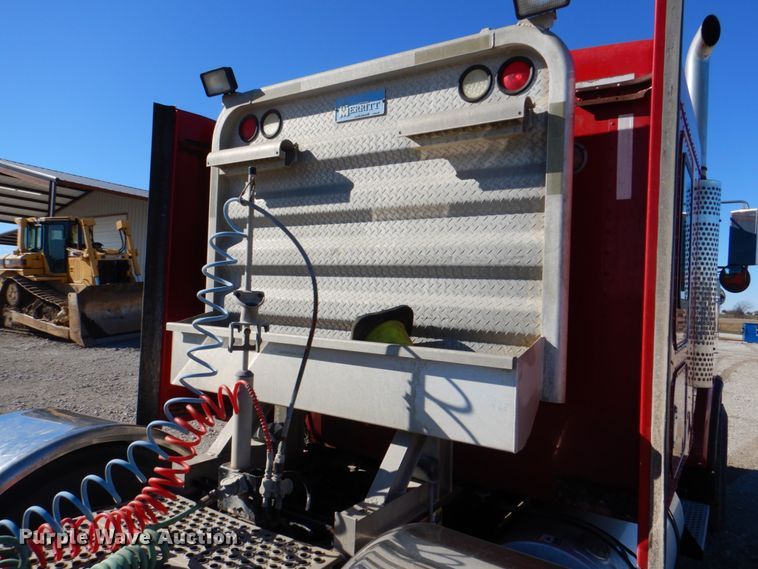 image for item DH5298 2007 Kenworth T800 semi truck