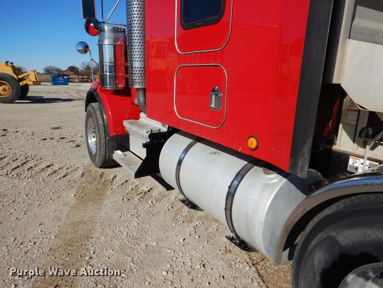 image for item DH5298 2007 Kenworth T800 semi truck