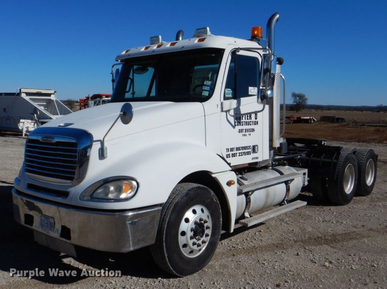 image for item DH5299 2005 Freightliner Columbia 120 semi truck
