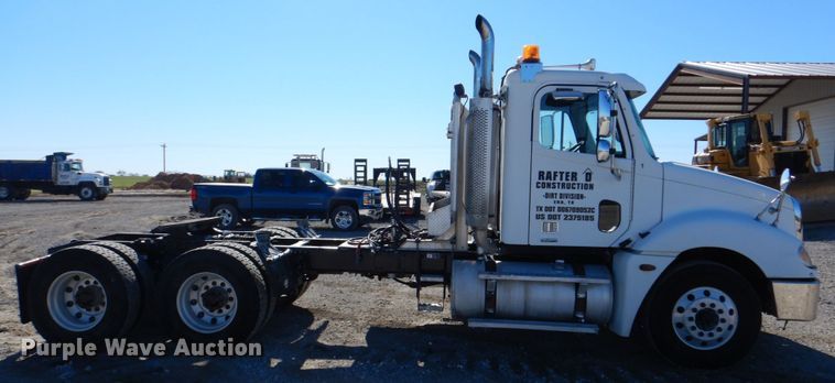 image for item DH5299 2005 Freightliner Columbia 120 semi truck