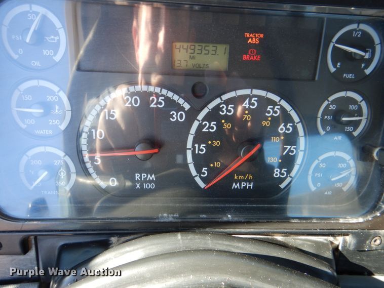 image for item DH5299 2005 Freightliner Columbia 120 semi truck