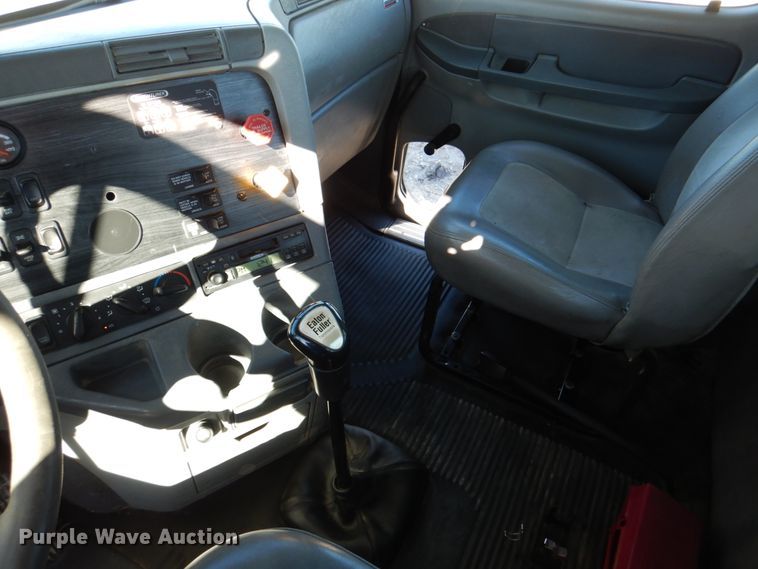 image for item DH5299 2005 Freightliner Columbia 120 semi truck