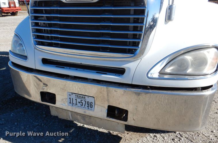 image for item DH5299 2005 Freightliner Columbia 120 semi truck