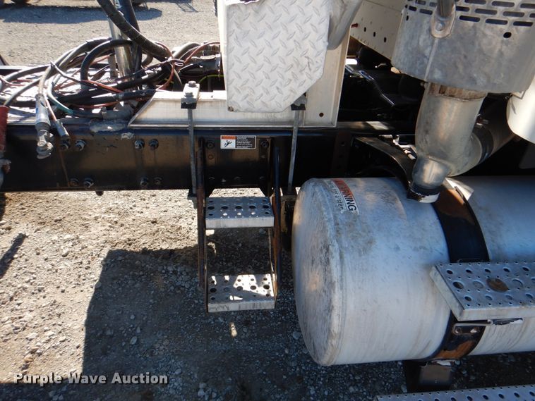 image for item DH5299 2005 Freightliner Columbia 120 semi truck