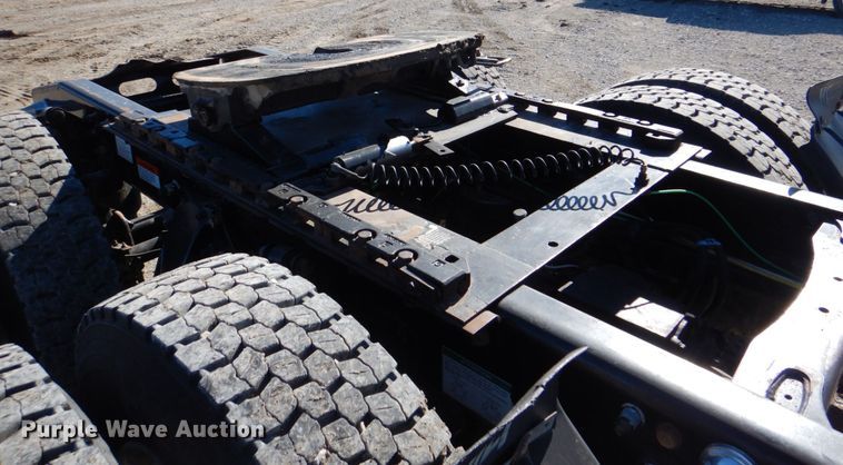 image for item DH5299 2005 Freightliner Columbia 120 semi truck