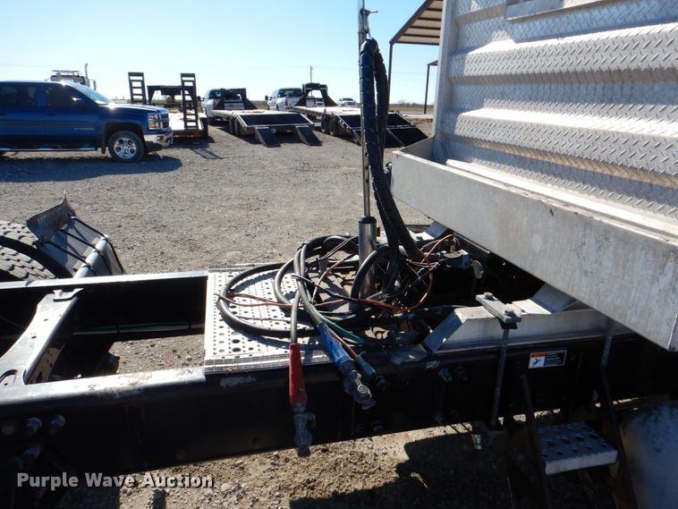 image for item DH5299 2005 Freightliner Columbia 120 semi truck