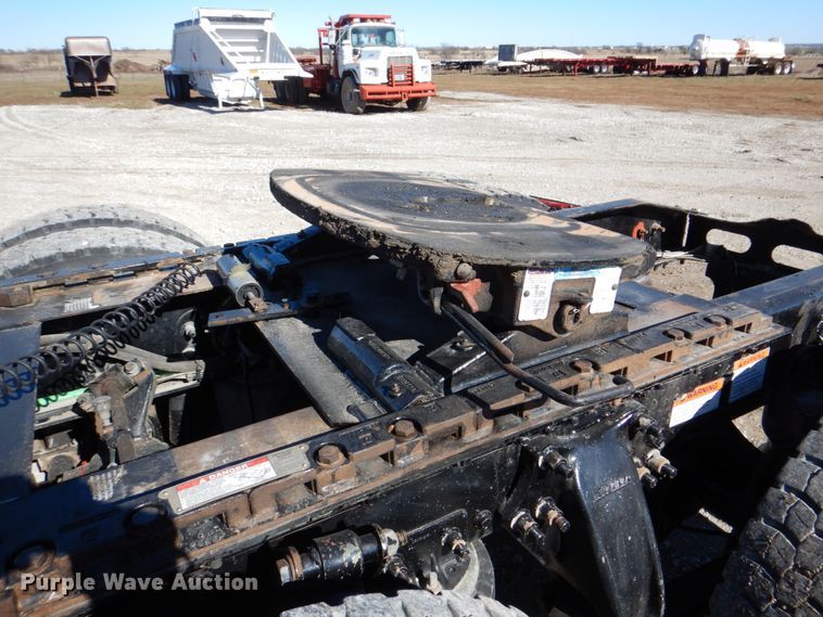 image for item DH5299 2005 Freightliner Columbia 120 semi truck