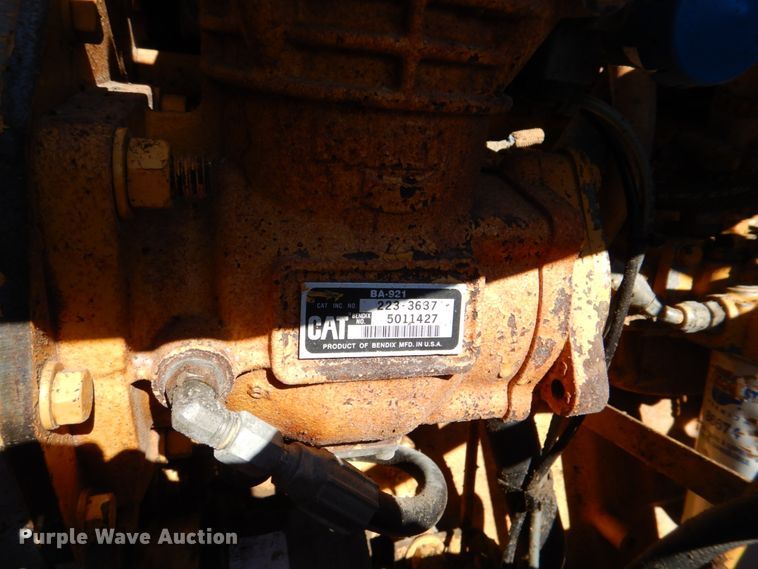 image for item DH5299 2005 Freightliner Columbia 120 semi truck