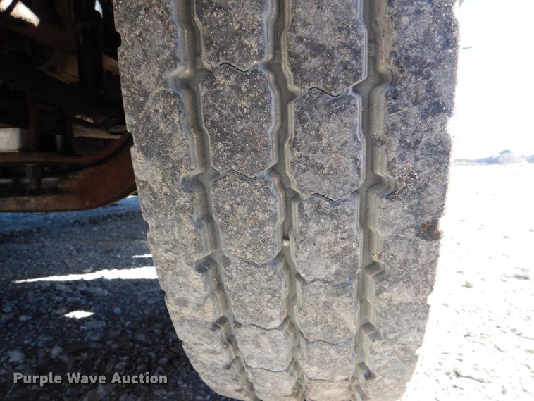 image for item DH5299 2005 Freightliner Columbia 120 semi truck