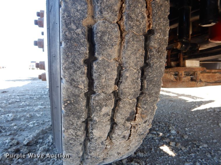 image for item DH5299 2005 Freightliner Columbia 120 semi truck