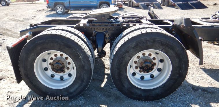 image for item DH5299 2005 Freightliner Columbia 120 semi truck