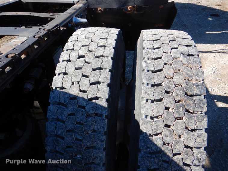 image for item DH5299 2005 Freightliner Columbia 120 semi truck