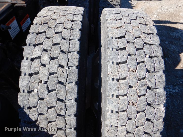 image for item DH5299 2005 Freightliner Columbia 120 semi truck