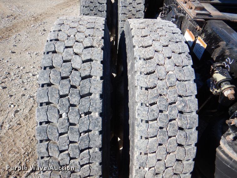 image for item DH5299 2005 Freightliner Columbia 120 semi truck