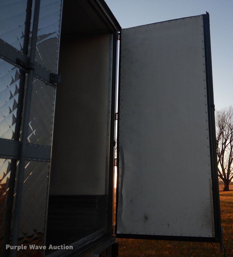 image for item DH6253 2016 Utility 3000R refrigerated van trailer