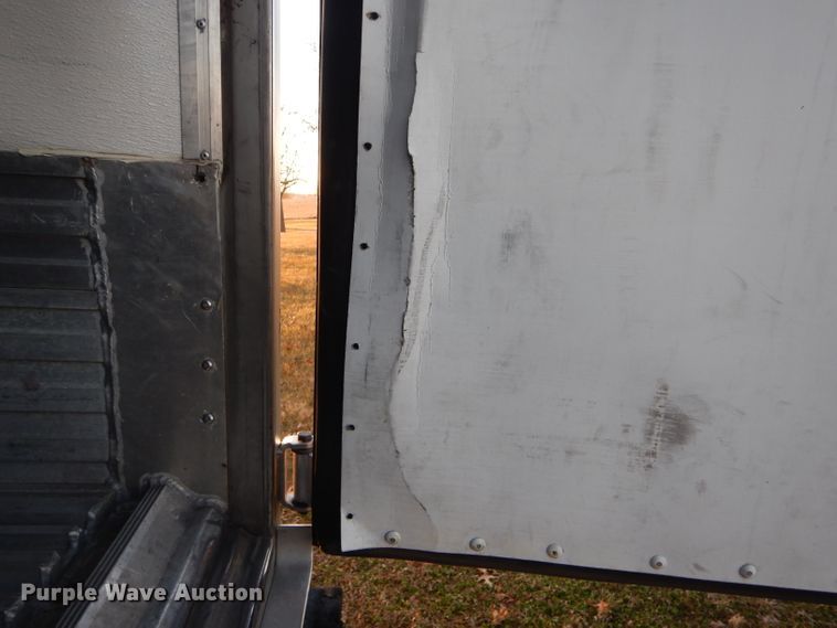 image for item DH6253 2016 Utility 3000R refrigerated van trailer